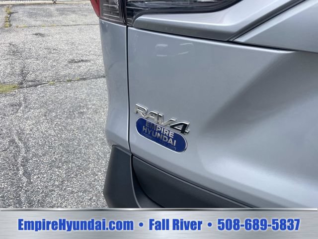 Used 2025 Toyota RAV4 XLE AWD/4WD image 5