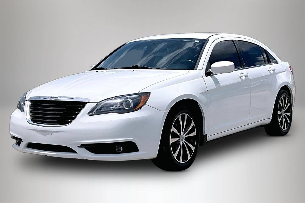 Used 2013 Chrysler 200 Touring w/ S Exterior Appearance Pkg FWD image 2
