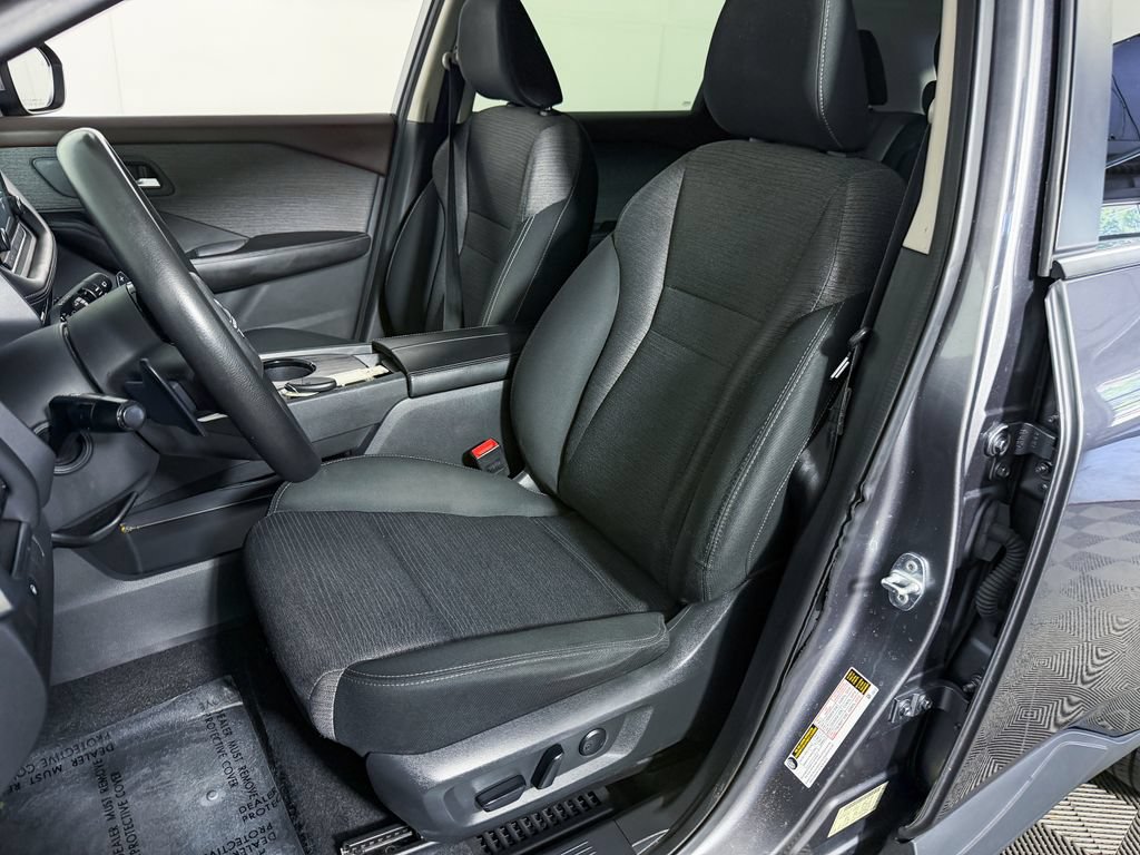 Certified 2022 Nissan Rogue SV FWD image 17