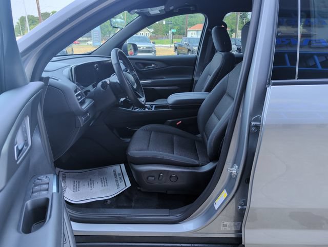 Used 2024 Chevrolet Traverse LT w/ LPO, Floor Liner Package AWD/4WD image 11
