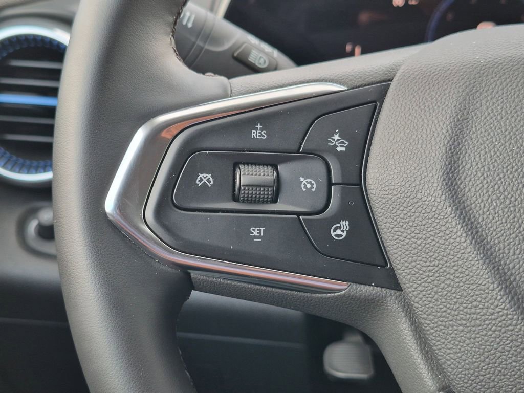 Used 2025 Chevrolet Trax LT w/ LT Convenience Package FWD image 15