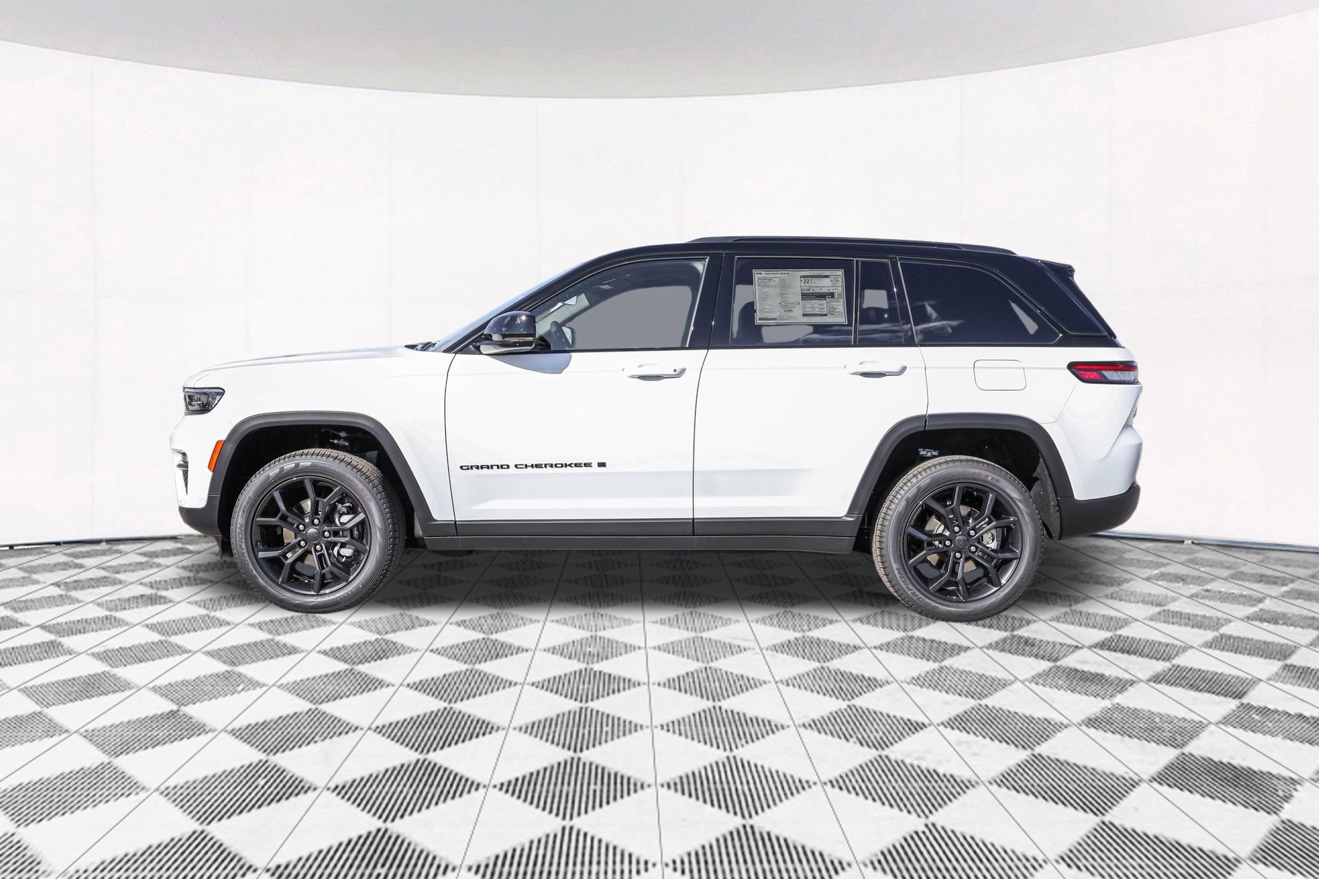 New 2025 Jeep Grand Cherokee Limited image 8