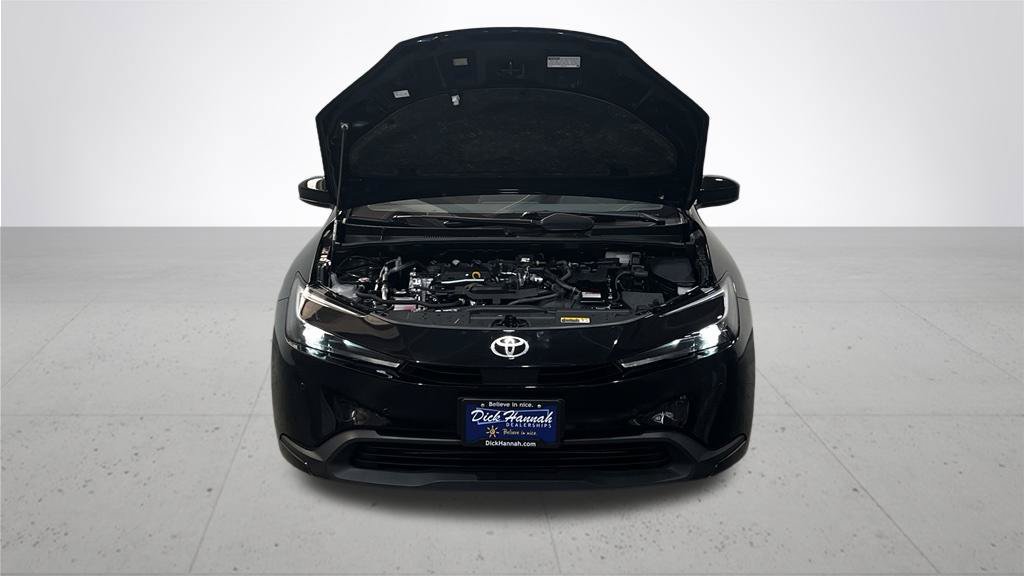 Used 2025 Toyota Prius LE FWD image 5