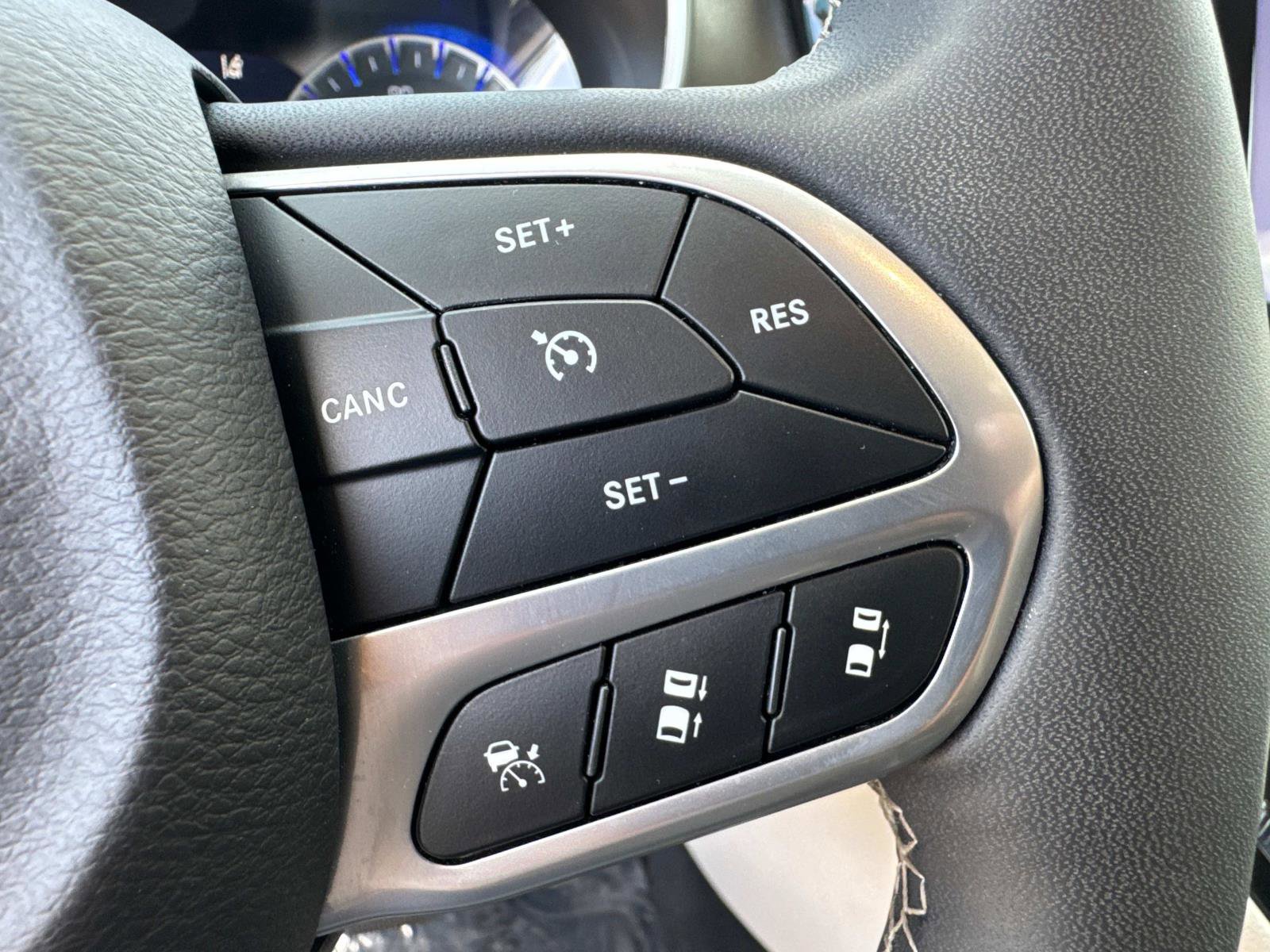 Certified 2024 Chrysler Pacifica Touring-L image 30