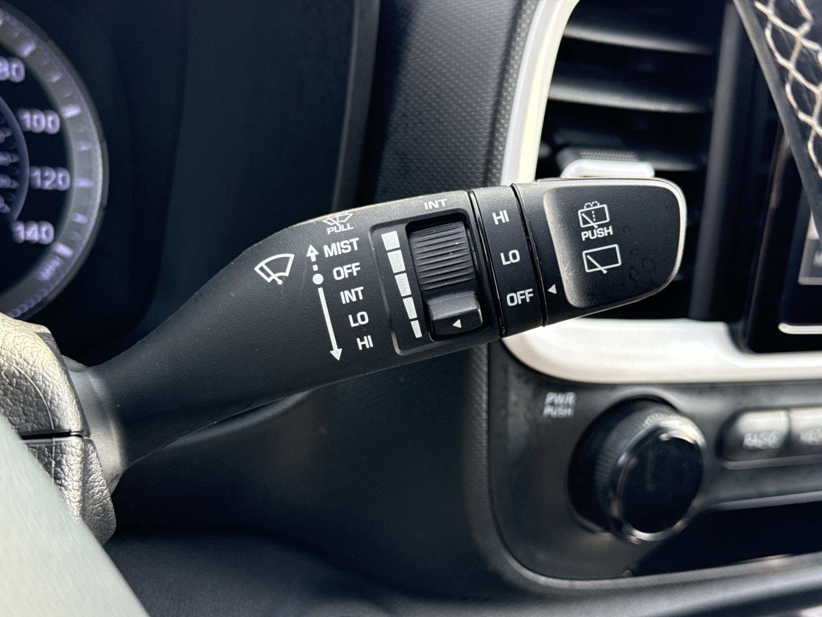 Certified 2022 Hyundai Venue Limited image 11