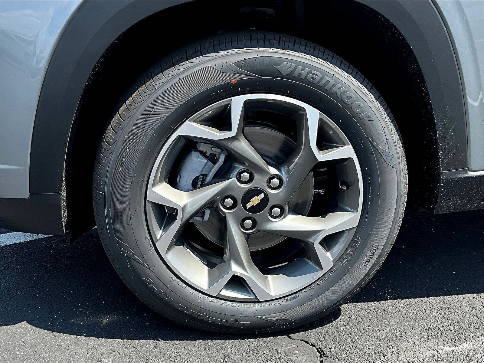 New 2026 Chevrolet Trax LT w/ Sunroof Package FWD image 23