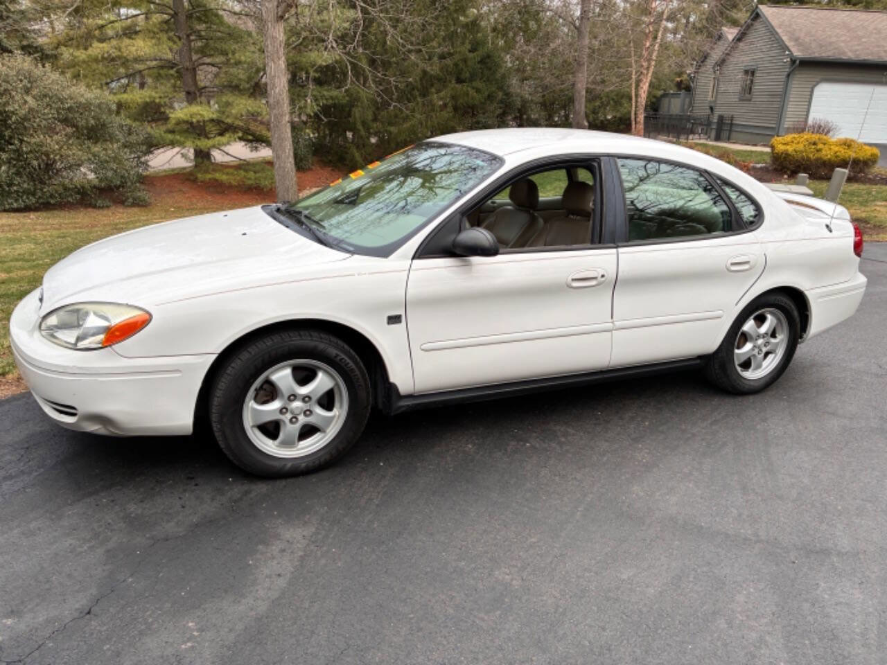 Used 2004 Ford Taurus SES image 3