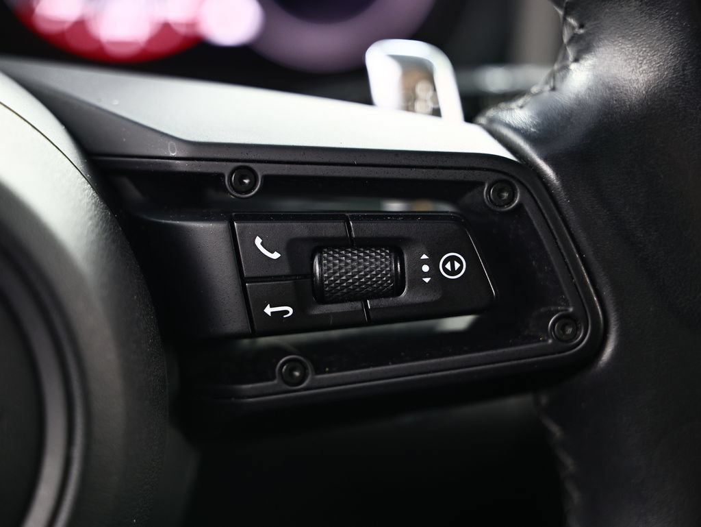 Used 2022 Porsche Panamera image 35