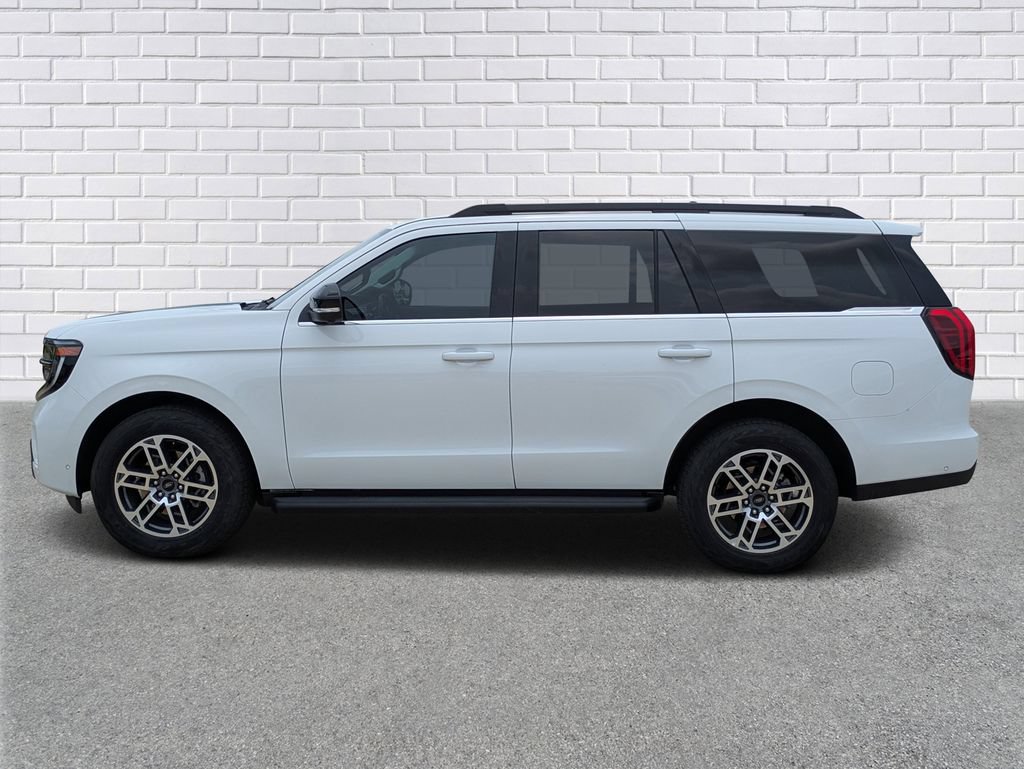 Used 2025 Ford Expedition Active AWD/4WD image 2