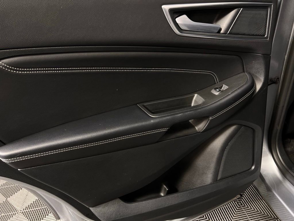 Used 2024 Ford Edge Titanium image 28