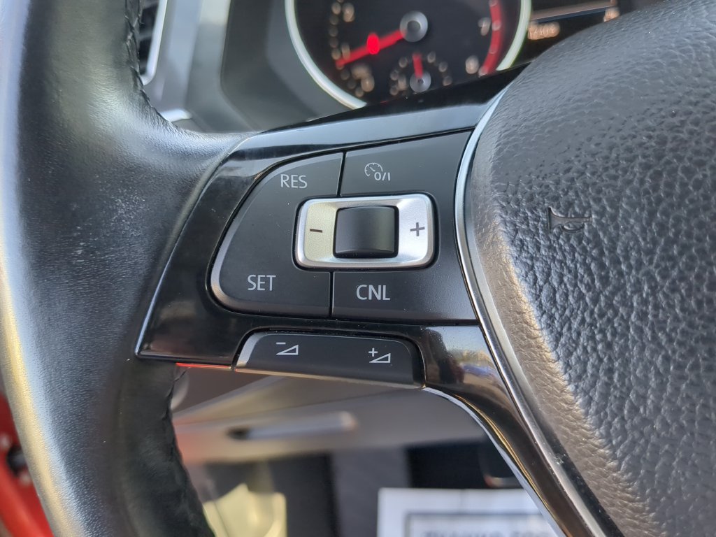 Used 2018 Volkswagen Tiguan SE w/ Panoramic Sunroof Package FWD image 29