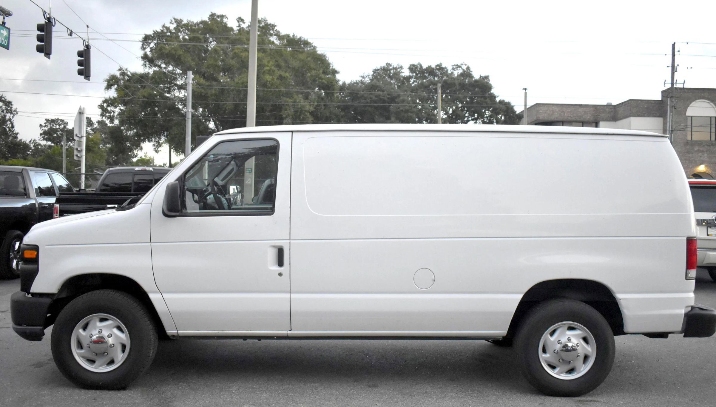 Used 2014 Ford E-250 and Econoline 250 w/ Commercial Cargo Van Package RWD image 4