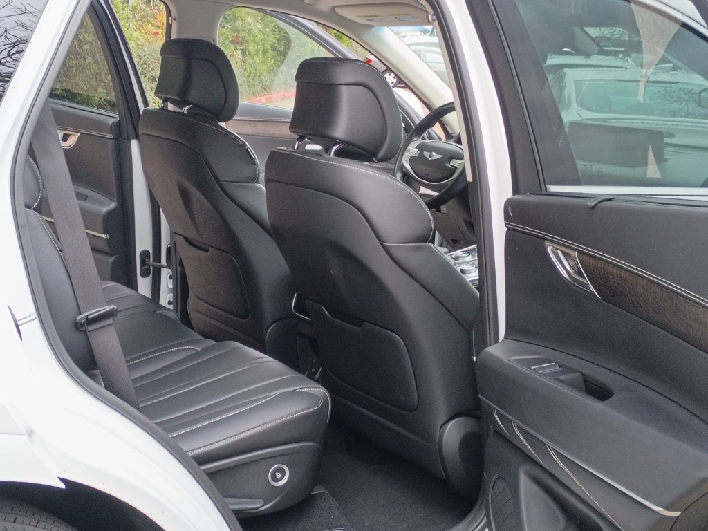 Used 2024 Genesis GV80 2.5T image 18