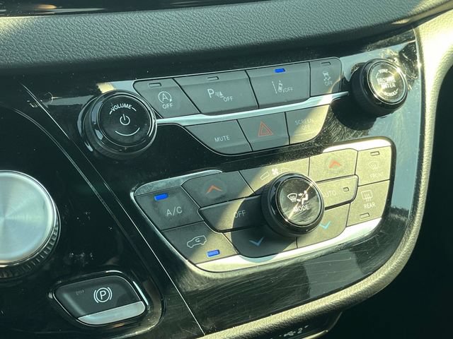 Used 2025 Chrysler Pacifica Select FWD image 30