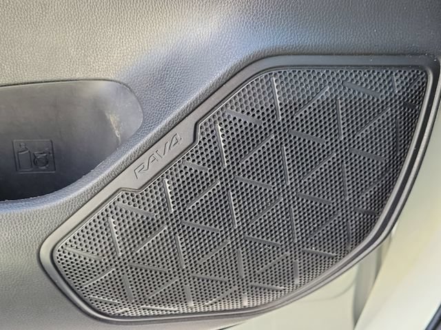 Used 2021 Toyota RAV4 XLE FWD image 18