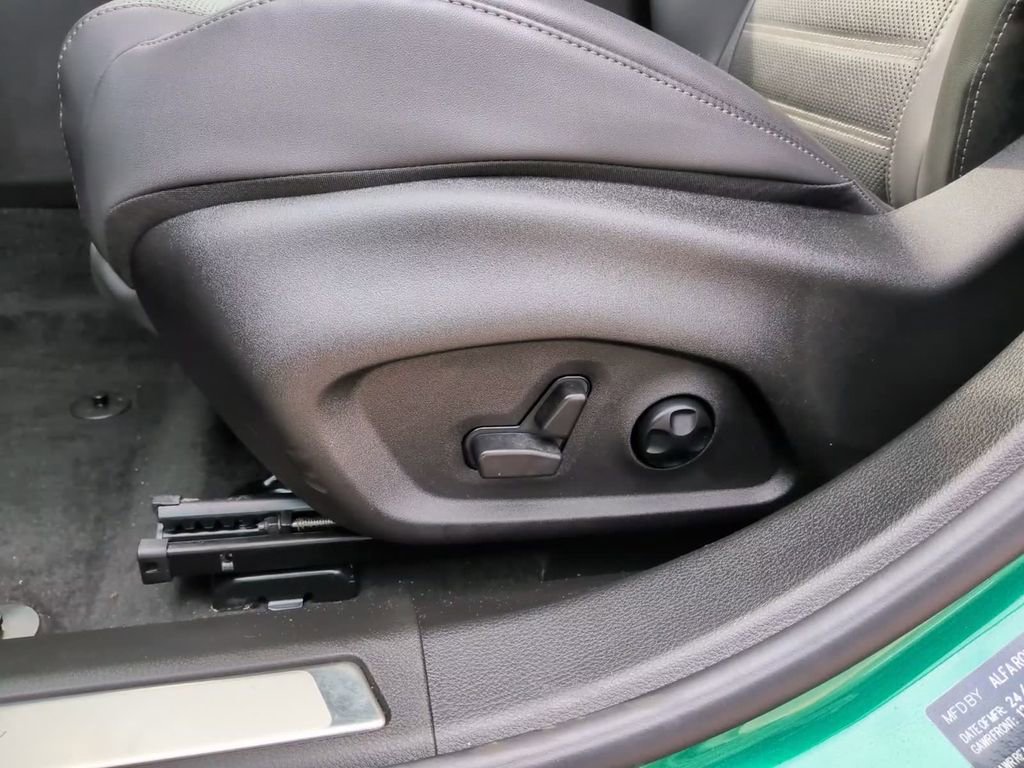 Used 2025 Alfa Romeo Tonale Veloce w/ Premium Package image 22