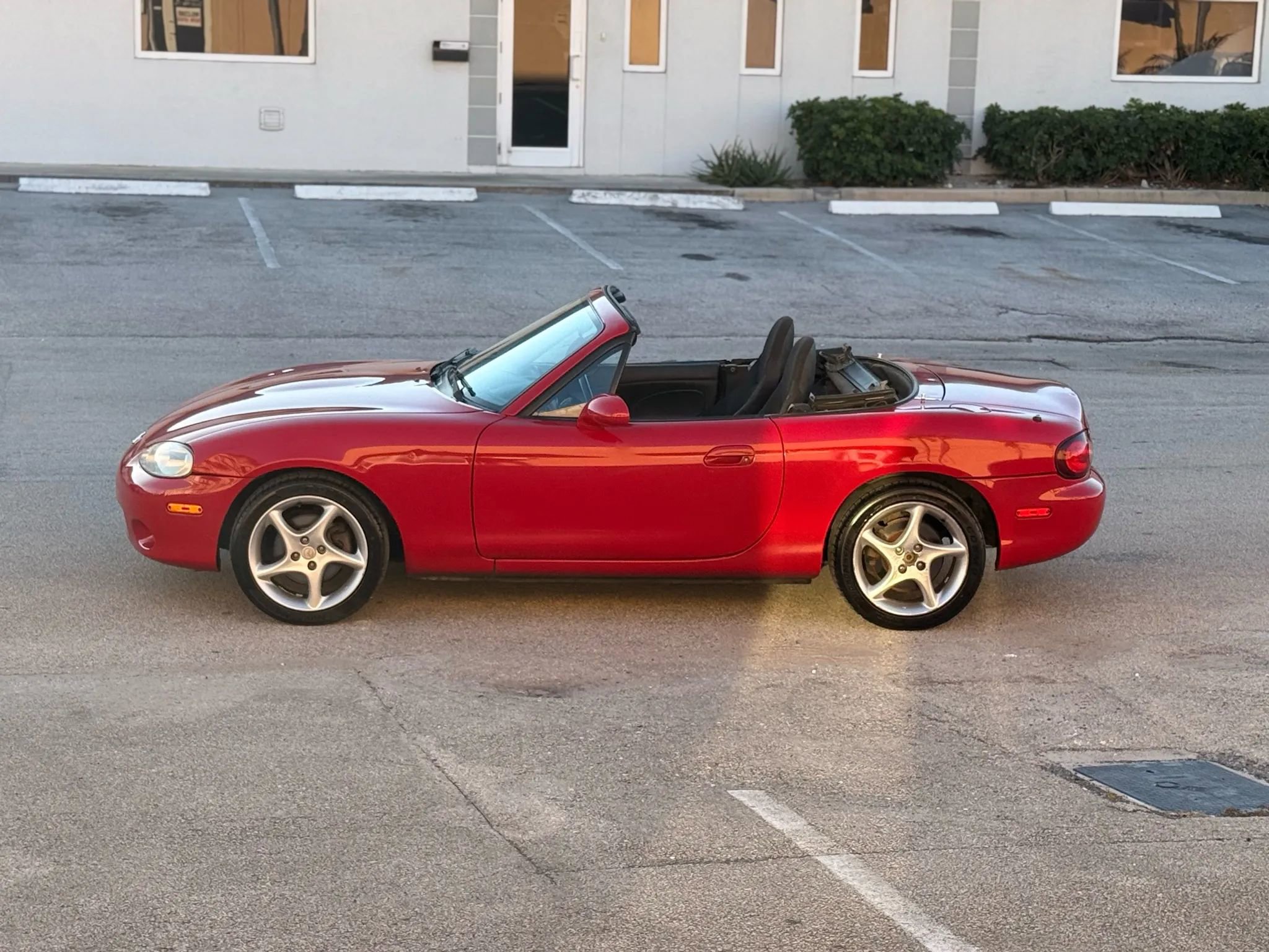 Used 2003 MAZDA MX-5 Miata image 4