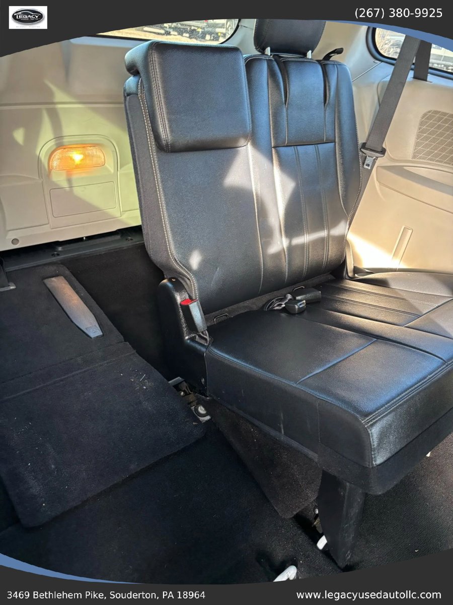 Used 2016 Chrysler Town & Country Touring FWD image 69