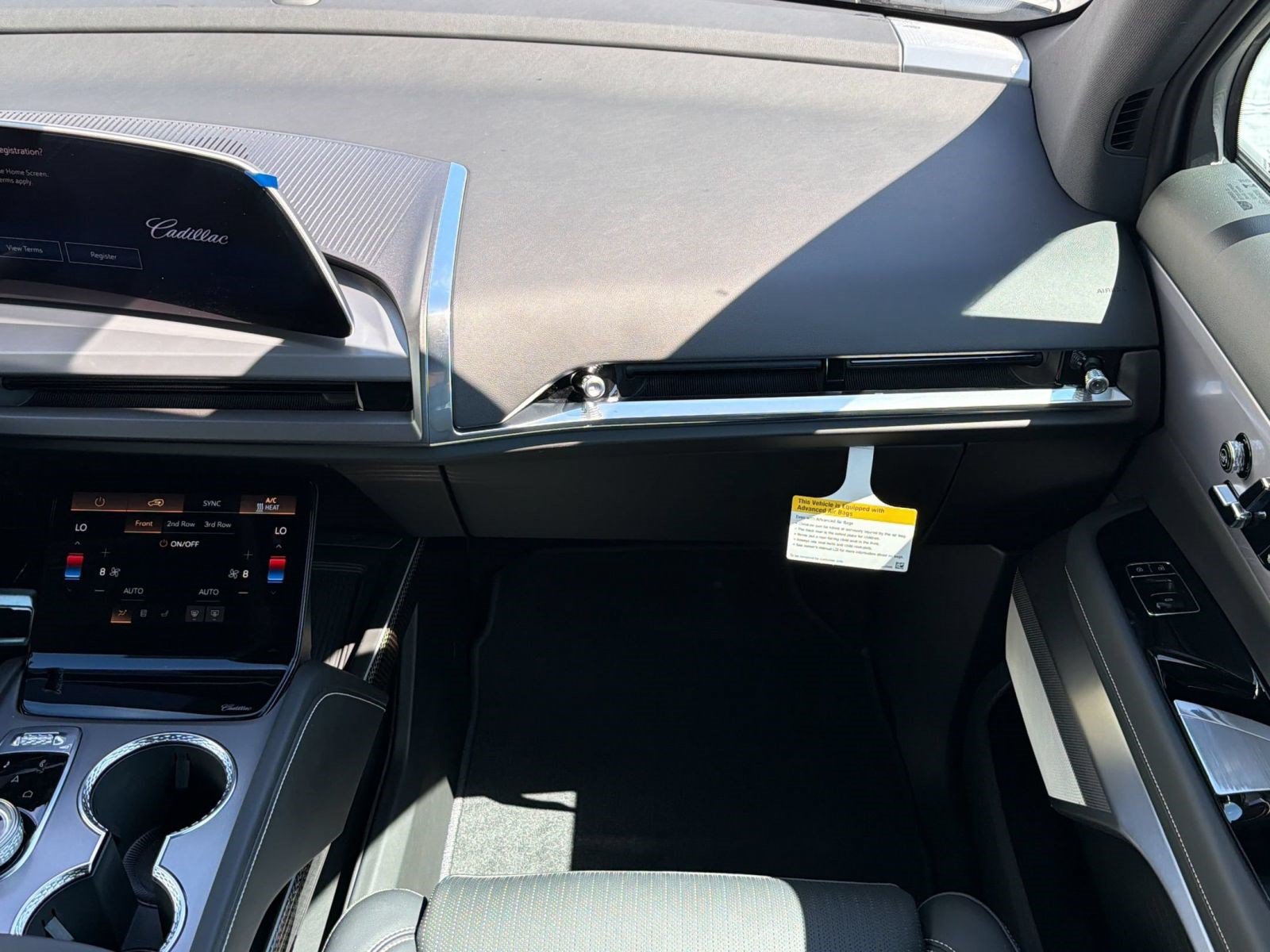 New 2027 Cadillac Vistiq Sport w/ LPO, Floor Liner Package AWD/4WD image 28