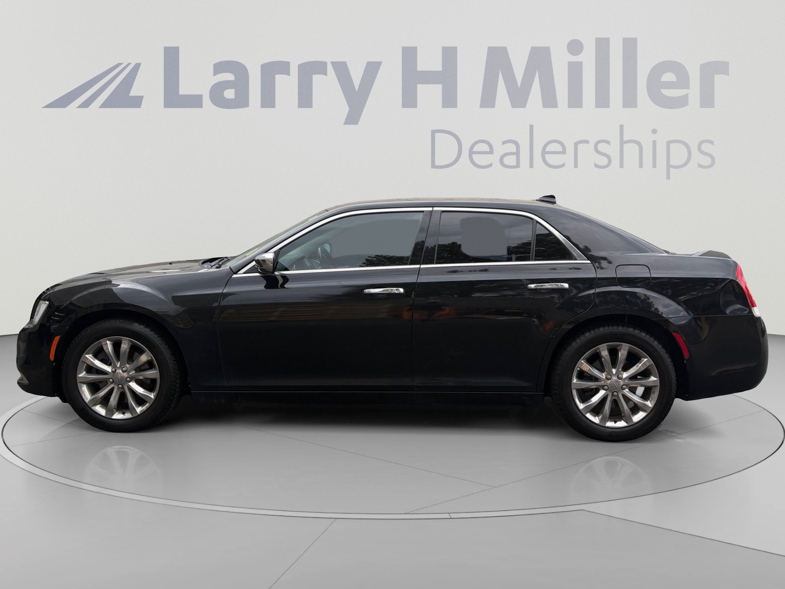 Used 2016 Chrysler 300 C AWD/4WD image 2