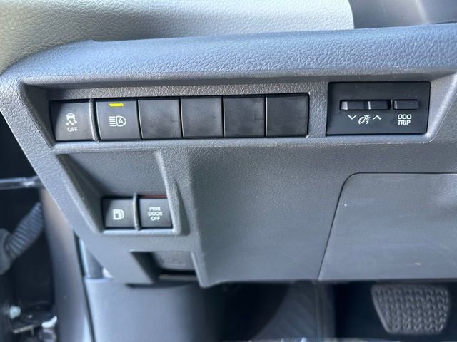 Used 2023 Toyota Sienna XLE image 21