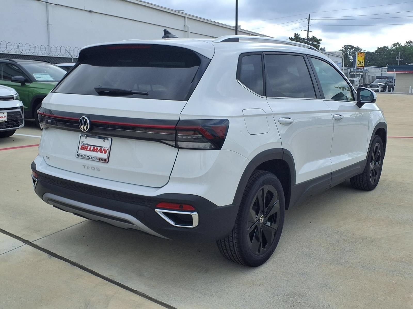 New 2026 Volkswagen Taos SE FWD image 4