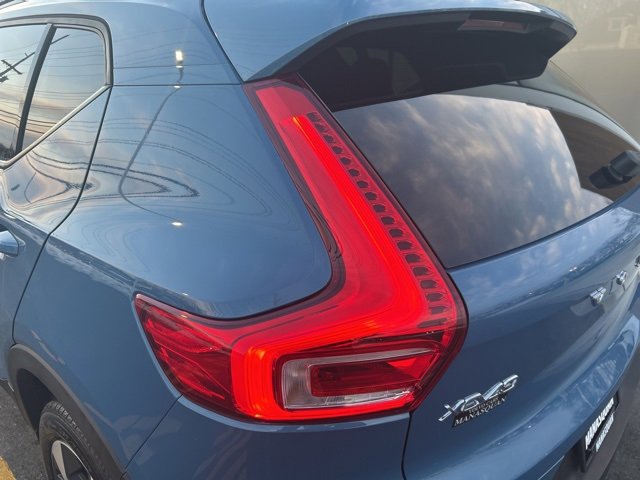 Certified 2025 Volvo XC40 B5 Plus image 10