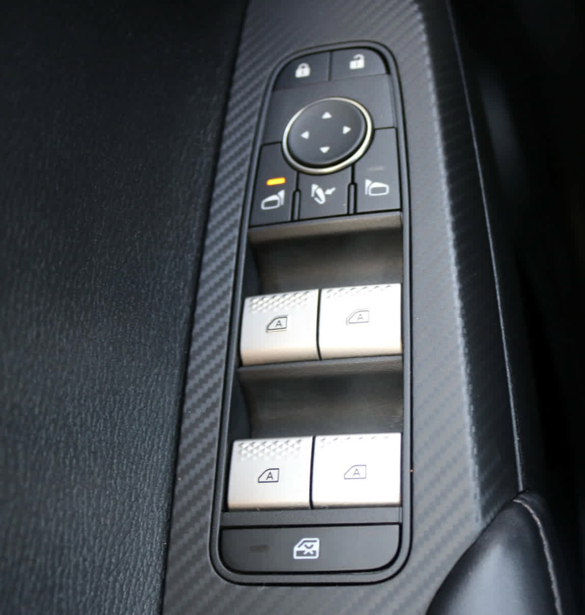 Used 2024 Mitsubishi Outlander SE image 19