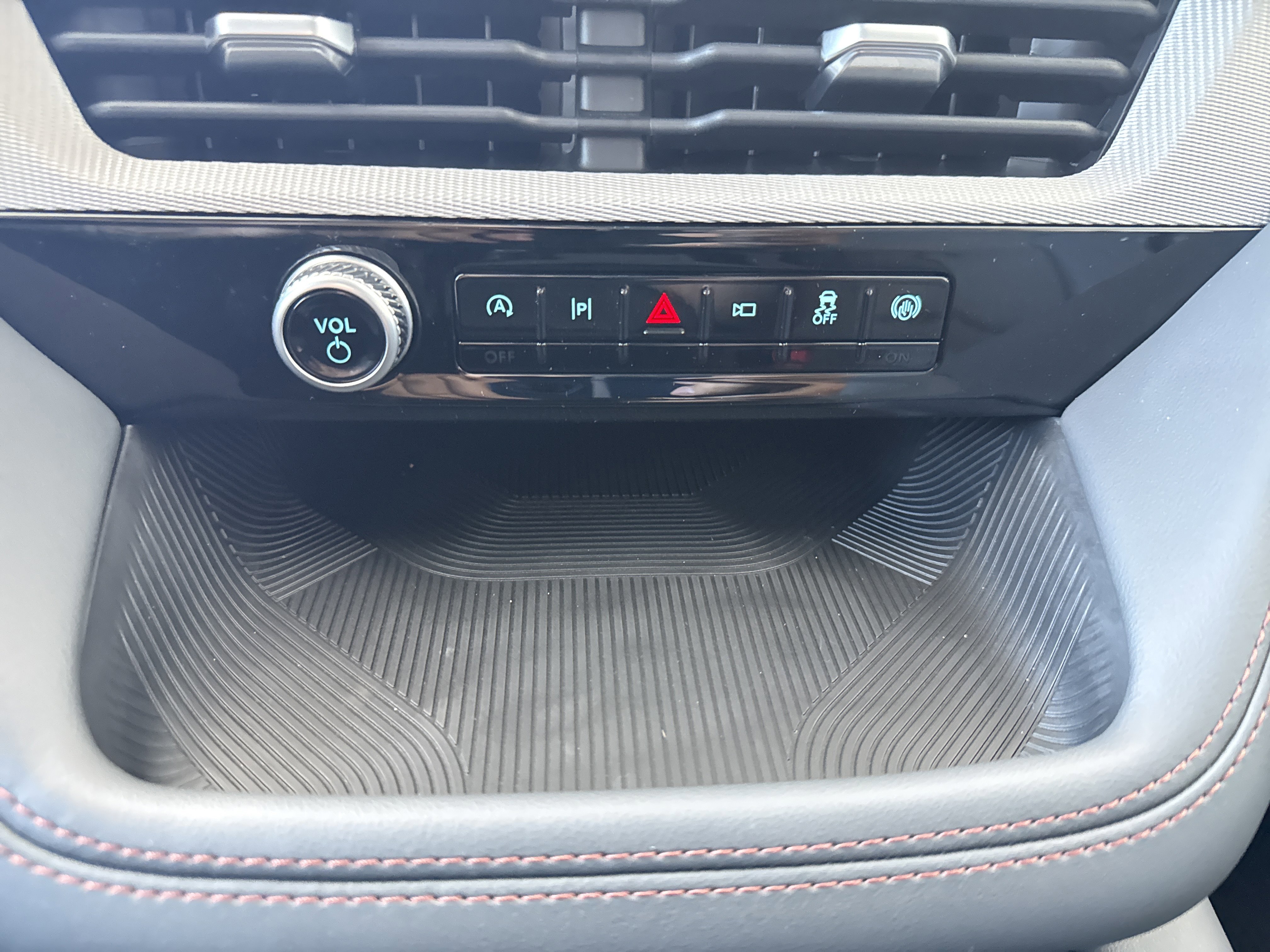 New 2025 Ford Explorer Active image 15