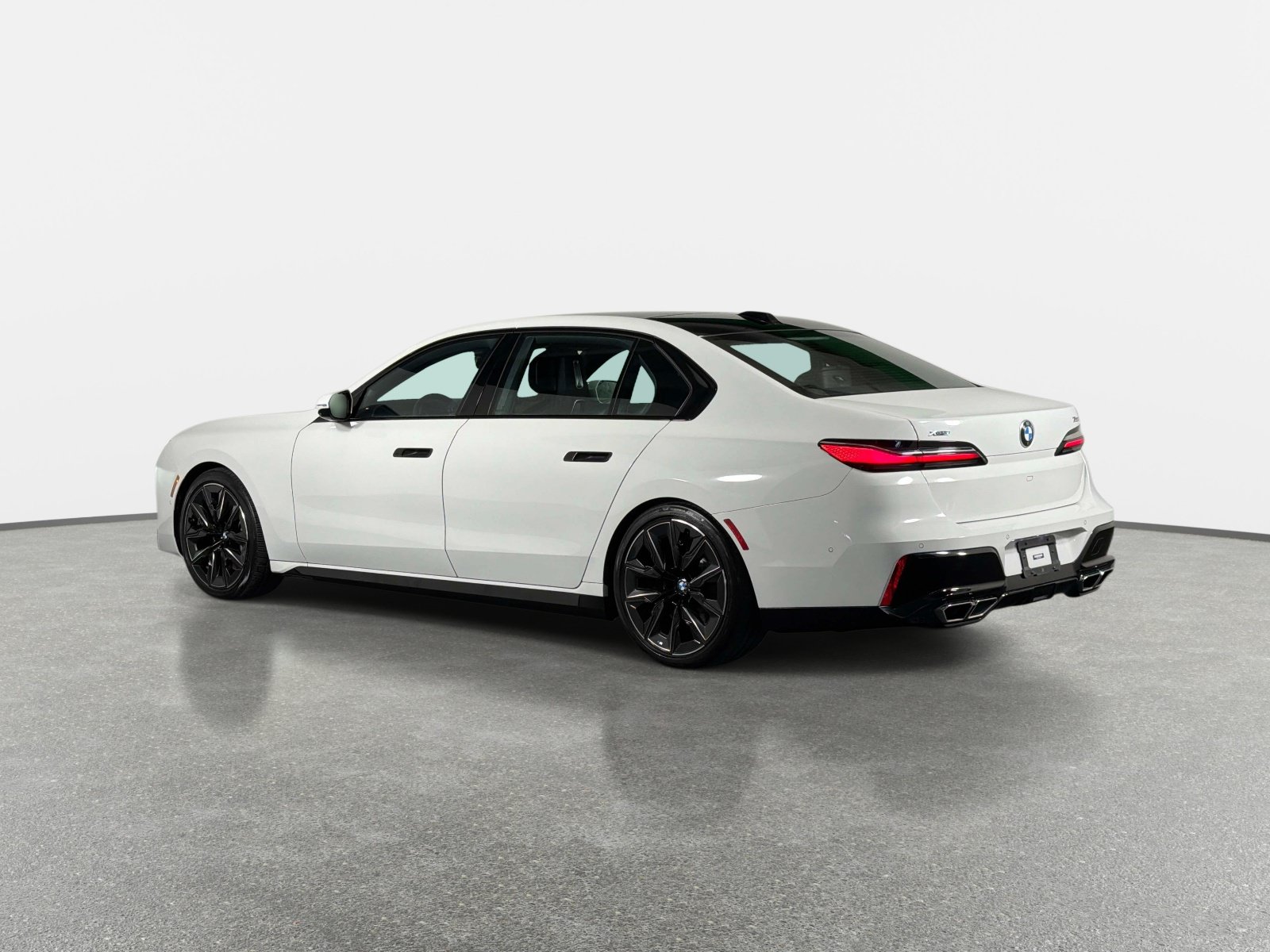 Used 2023 BMW 760i xDrive AWD/4WD image 5