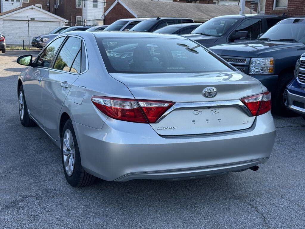 Used 2017 Toyota Camry LE image 5