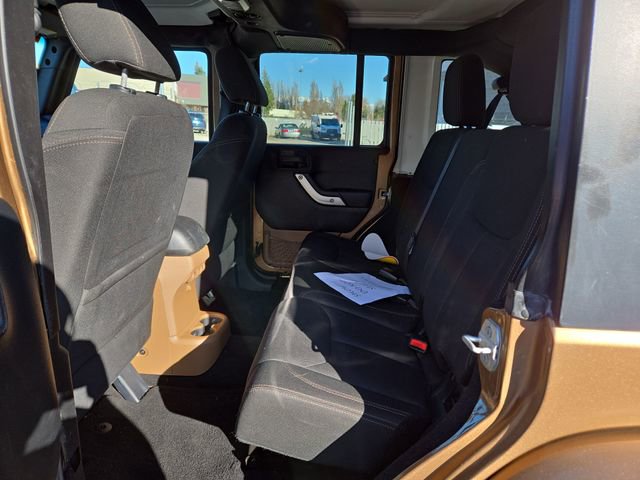Used 2015 Jeep Wrangler Unlimited Sahara w/ Connectivity Group AWD/4WD image 23