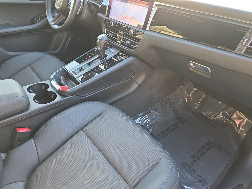 Certified 2022 Porsche Macan image 19