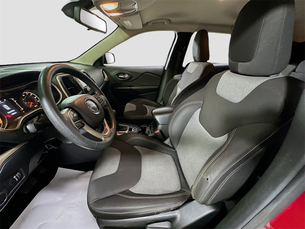 Used 2014 Jeep Cherokee Sport image 19