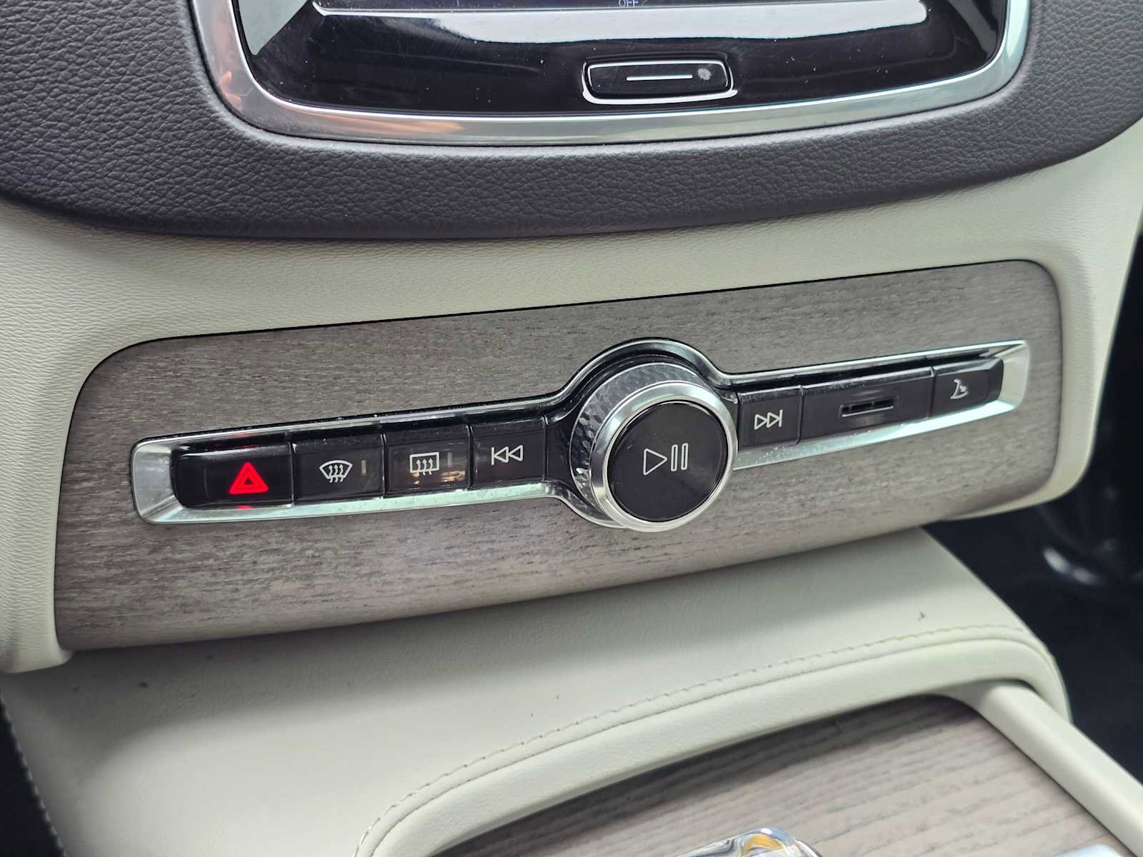 Certified 2023 Volvo XC90 T8 Ultimate w/ Lounge Package image 29