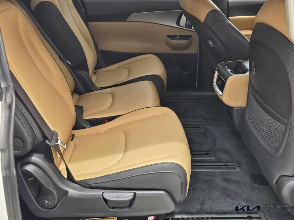 Used 2023 Kia Carnival LX FWD image 16