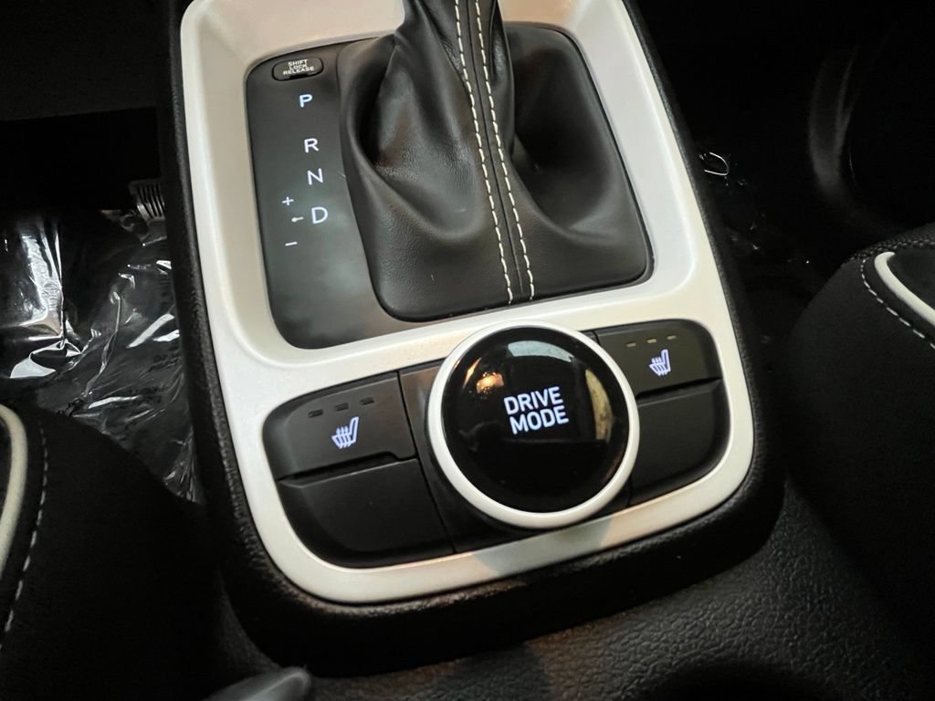 Used 2024 Hyundai Venue Limited FWD image 40