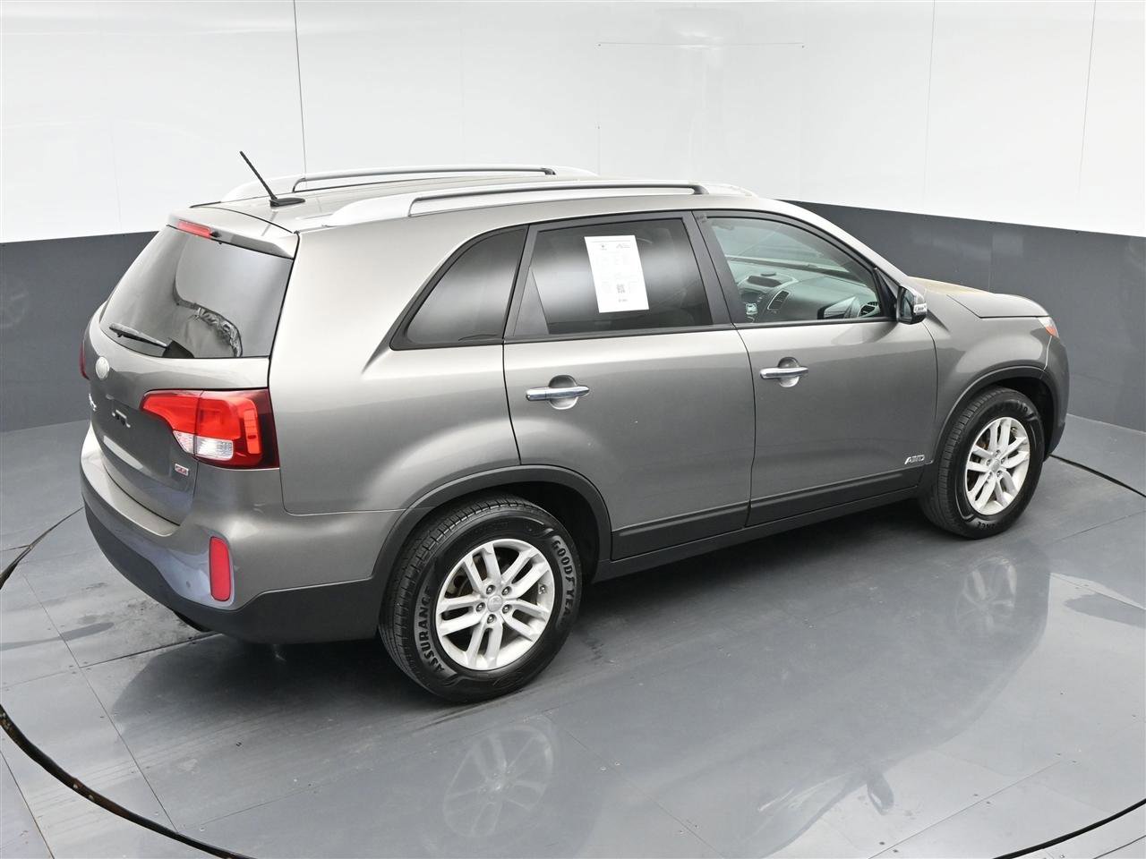 Used 2015 Kia Sorento LX image 24