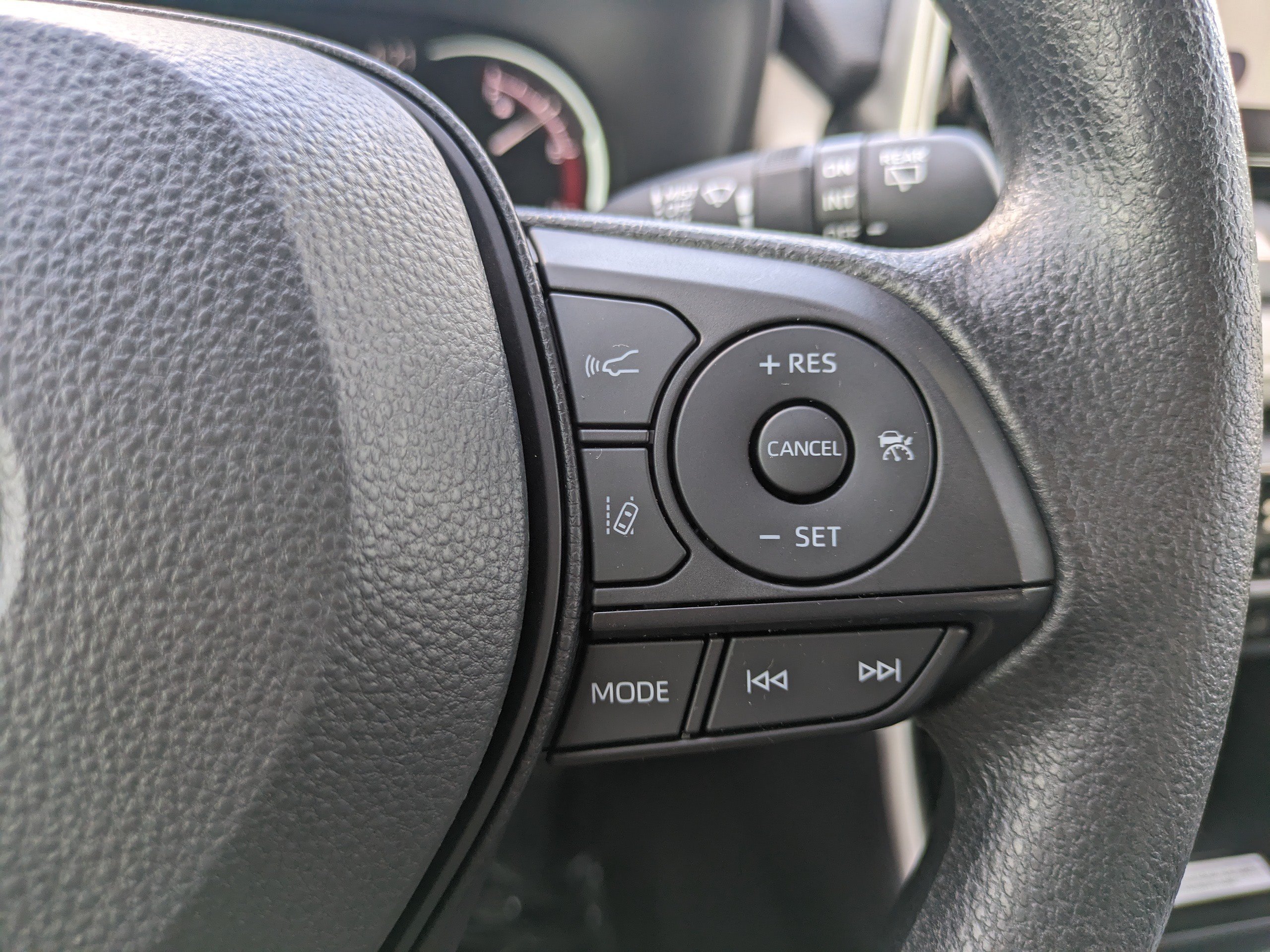 Used 2025 Toyota RAV4 XLE w/ Convenience Package FWD image 24