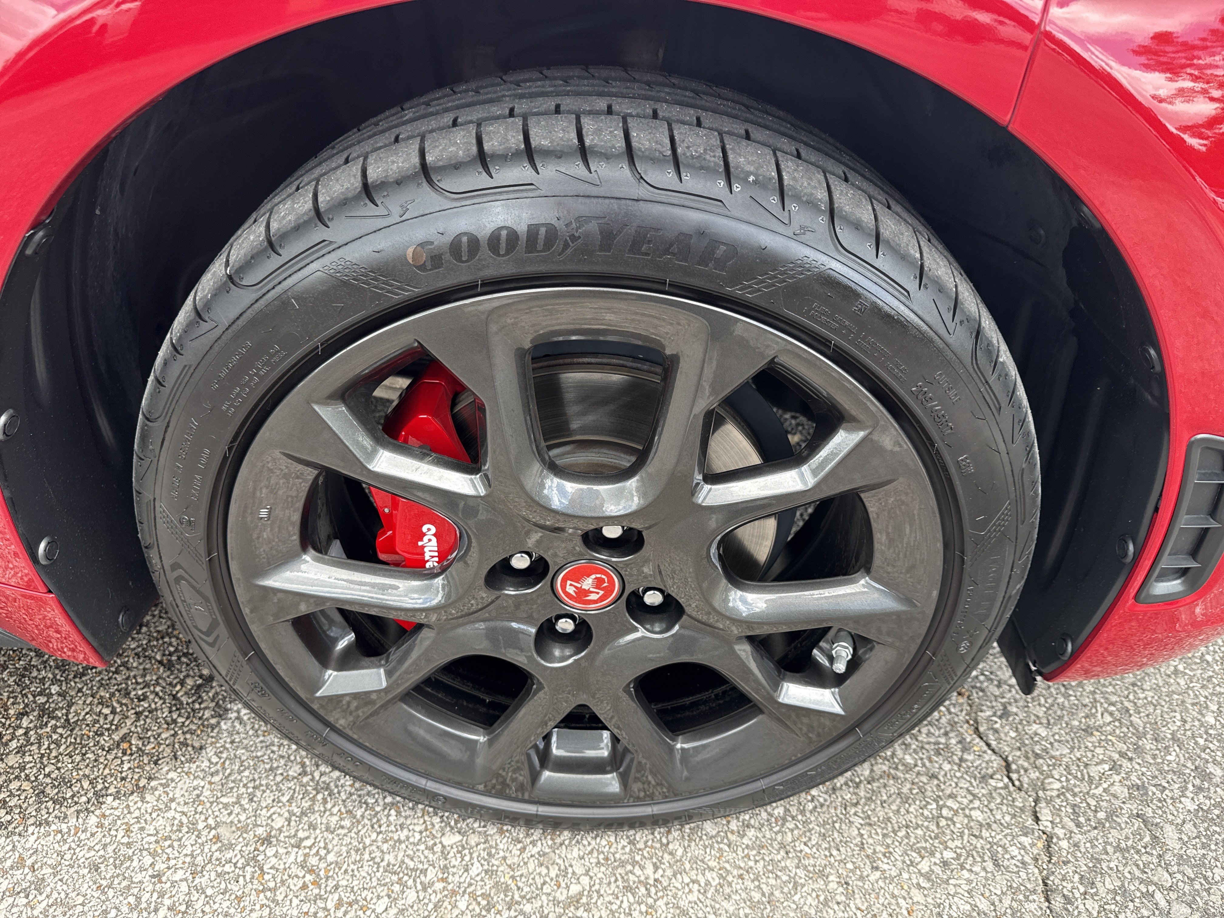 Used 2020 FIAT 124 Spider Abarth RWD image 12
