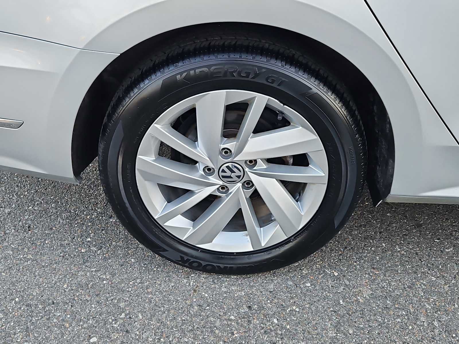 Used 2018 Volkswagen Passat 2.0T SE image 9