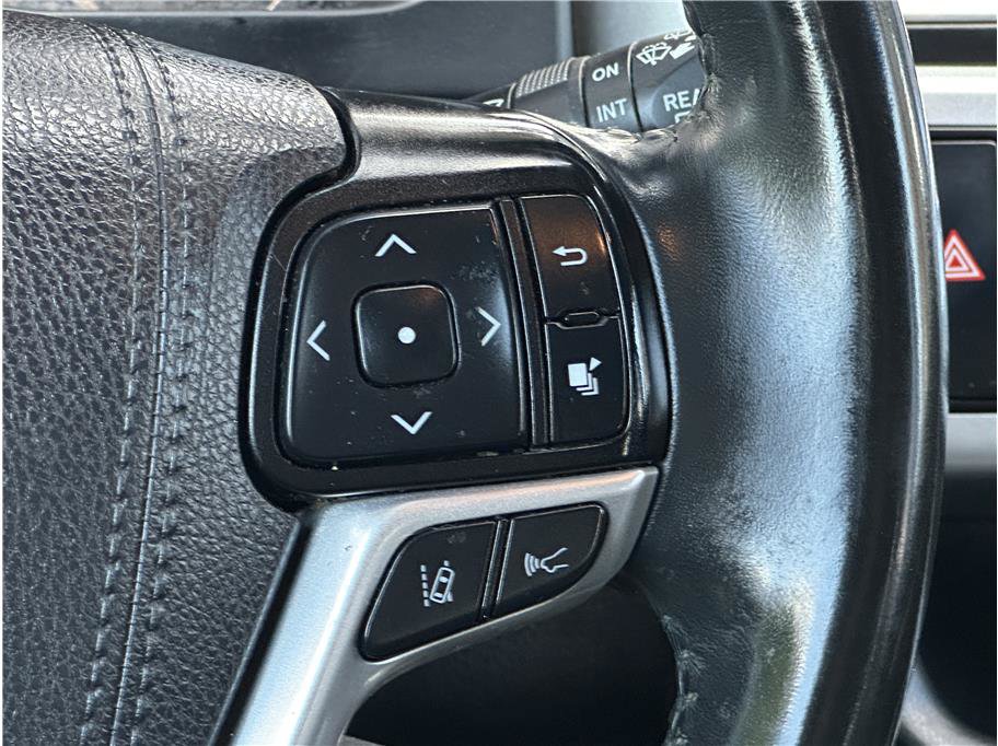 Used 2019 Toyota Highlander SE AWD/4WD image 24
