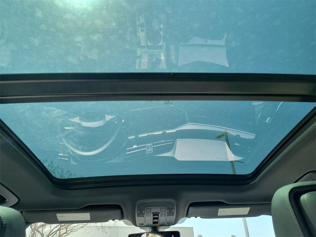 New 2025 Audi Q3 2.0T Premium image 12