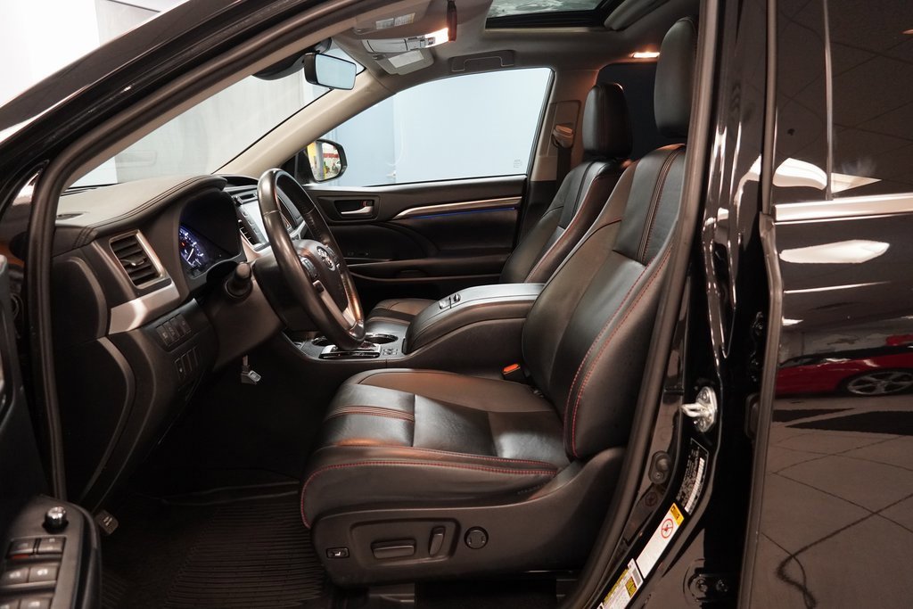 Used 2019 Toyota Highlander SE image 6