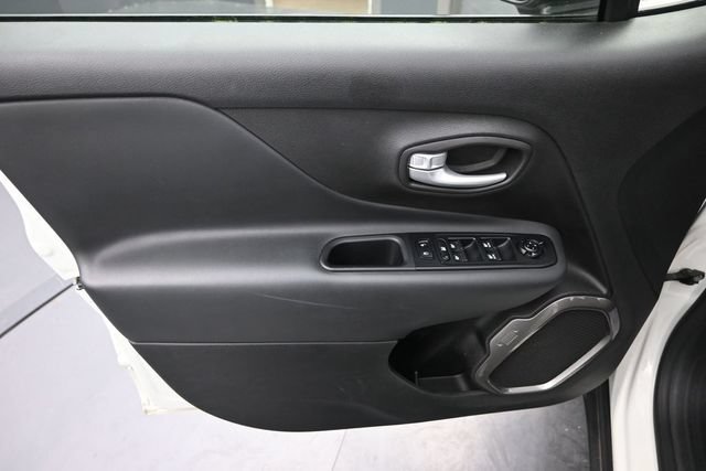 Used 2023 Jeep Renegade Latitude AWD/4WD image 14