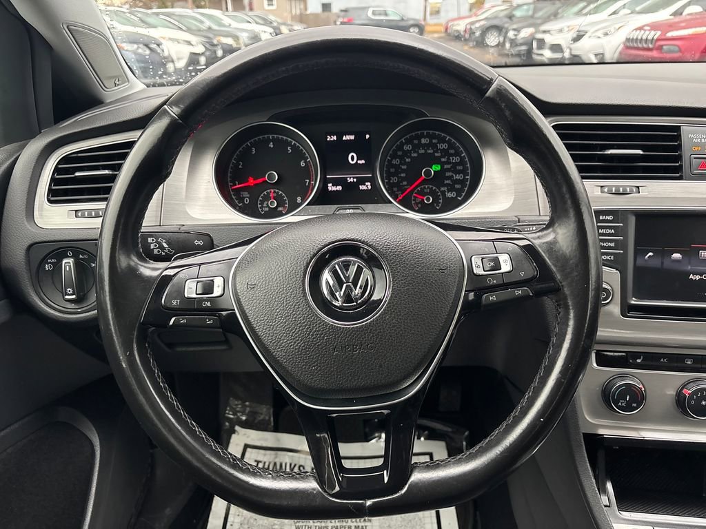 Used 2016 Volkswagen Golf SE image 21