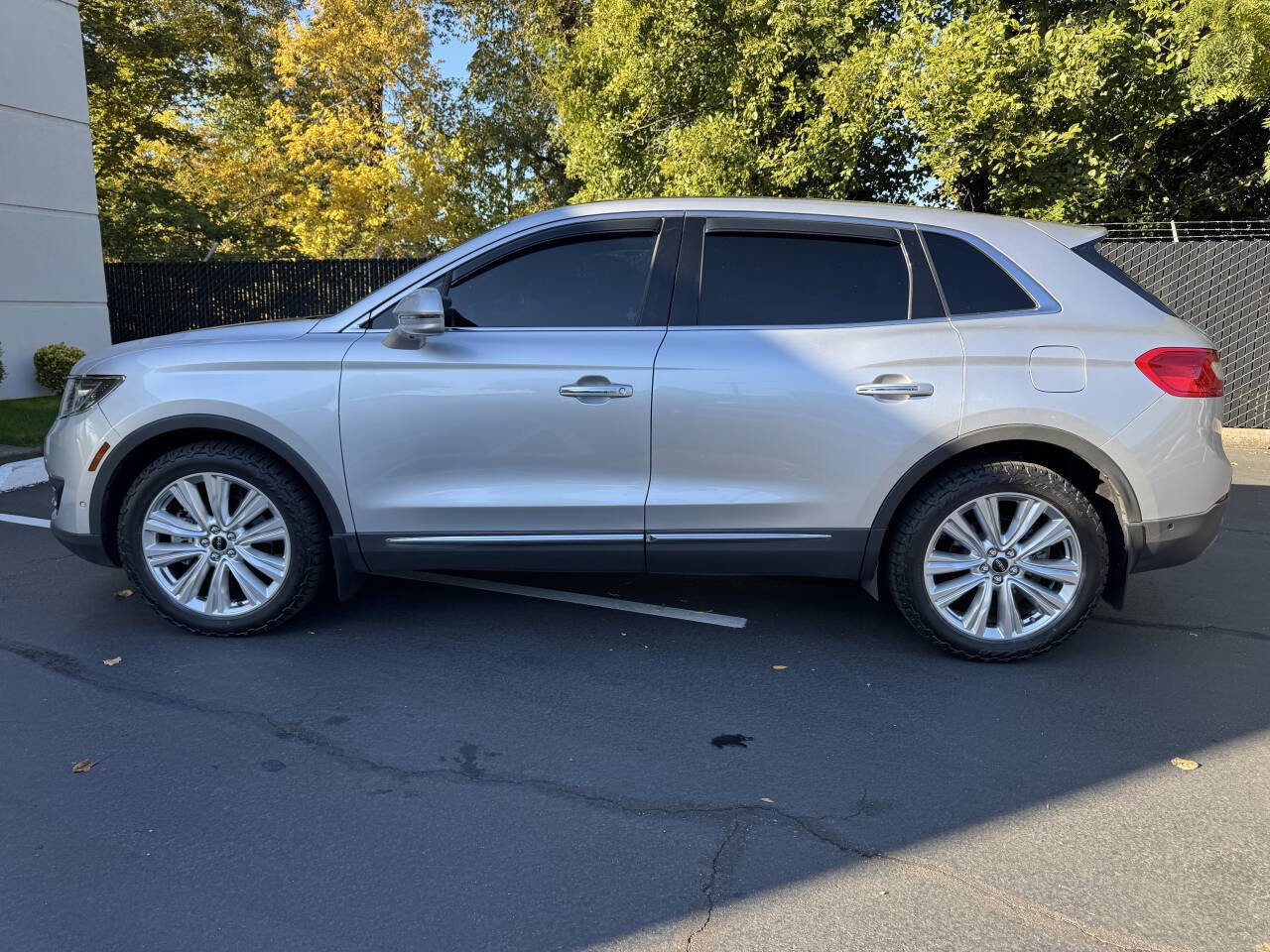 Used 2016 Lincoln MKX Reserve w/ Technology Package image 2
