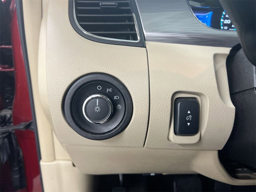 Used 2013 Ford Taurus SEL image 17