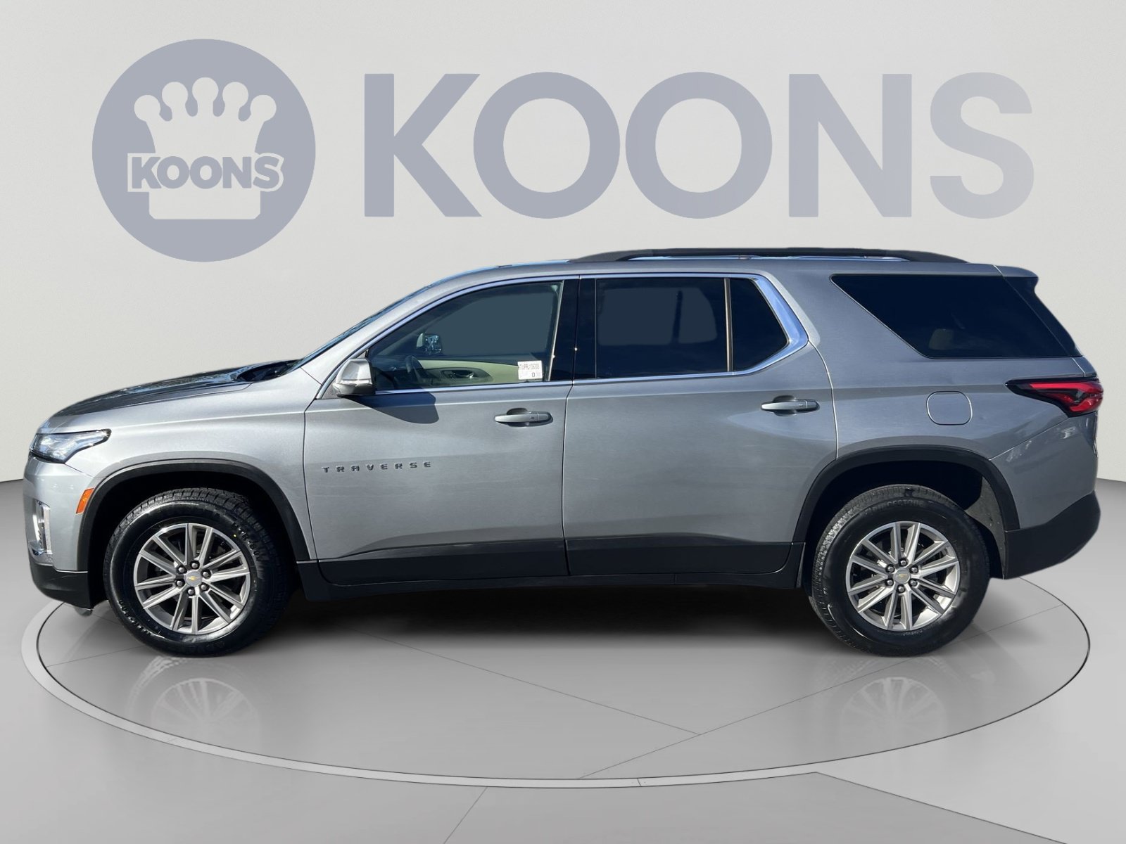 Used 2024 Chevrolet Traverse LT AWD/4WD image 2