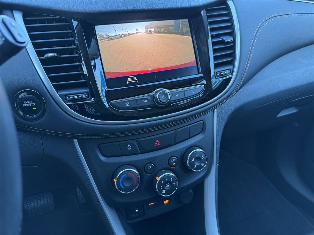 Used 2022 Chevrolet Trax LT w/ LT Convenience Package image 18